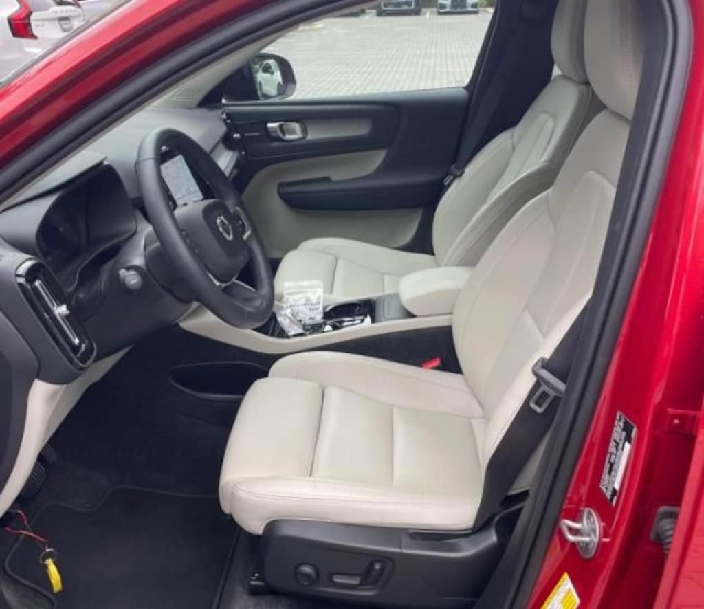 Used 2025 Volvo XC40 B5 Ultra Dark Theme SUV