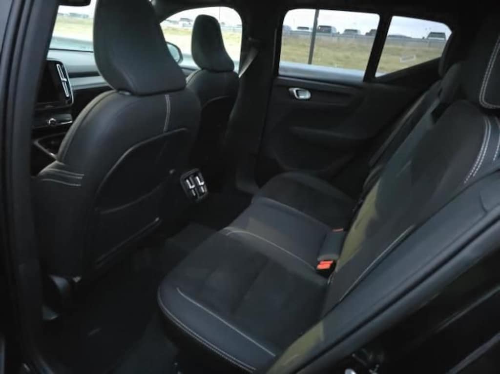 Used 2025 Volvo XC40 B5 Plus Dark Theme SUV