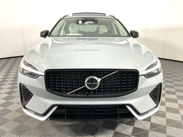 2025 Volvo XC60 B5 Plus photo 3