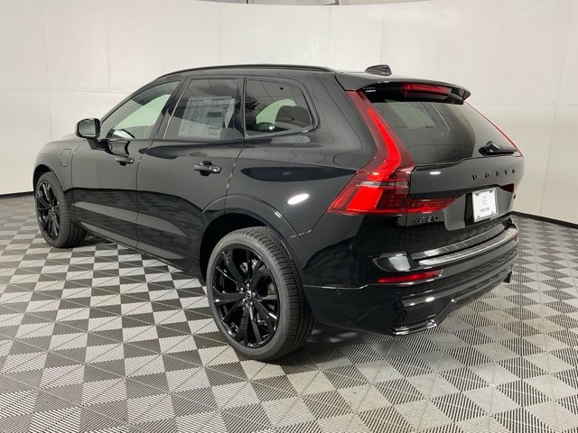 2026 Volvo XC60 Hybrid T8 Black Edition photo 3