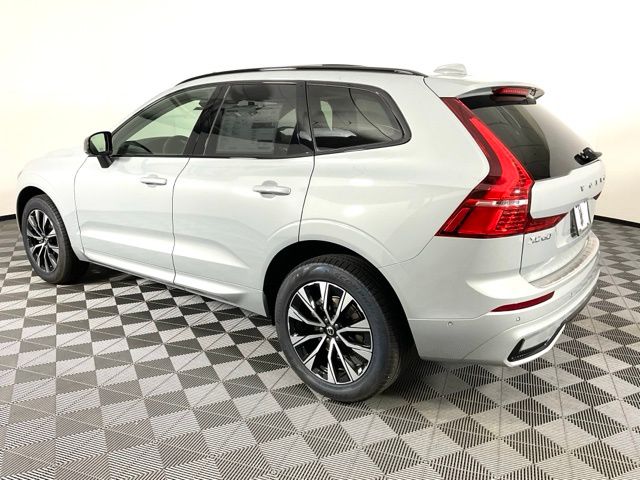 2025 Volvo XC60 B5 Plus photo 3