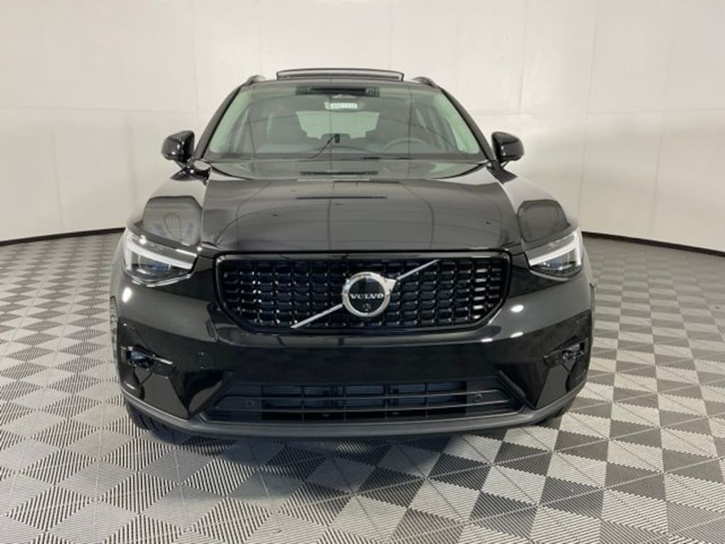 New 2026 Volvo XC40 B5 Ultra SUV