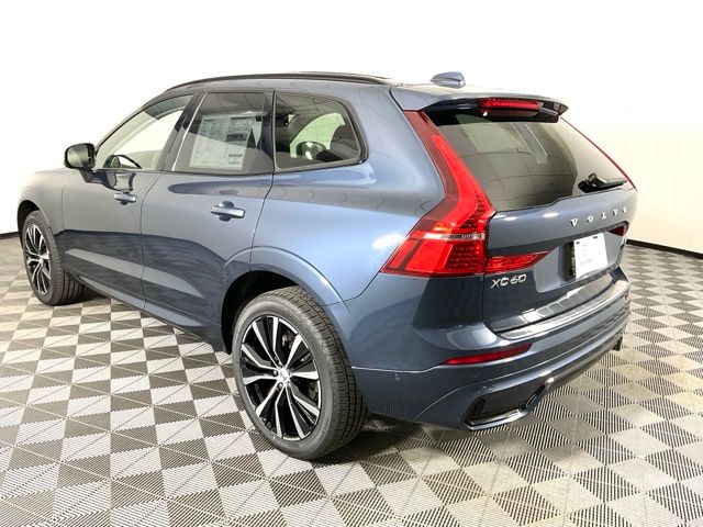 2025 Volvo XC60 B5 Plus photo 4