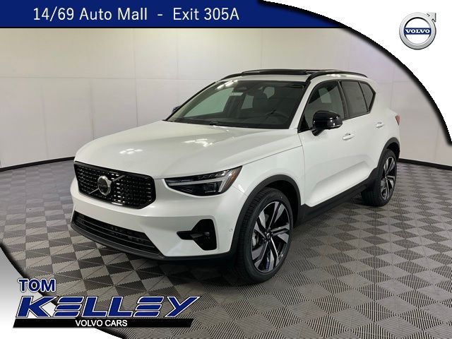 2026 Volvo XC40 B5 Ultra Dark AWD's photo