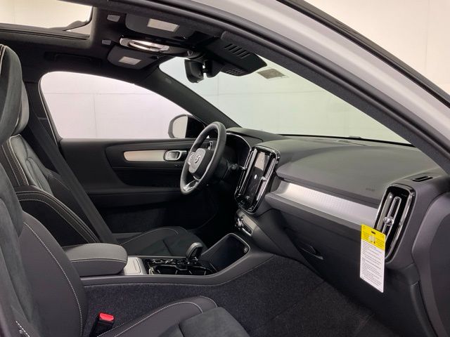 2026 Volvo XC40 Ultra Black Edition - Photo 31