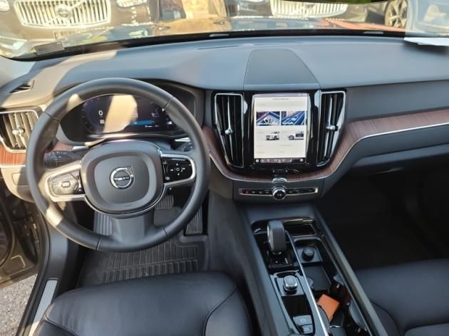2024 Volvo XC60 B5 Plus photo 3