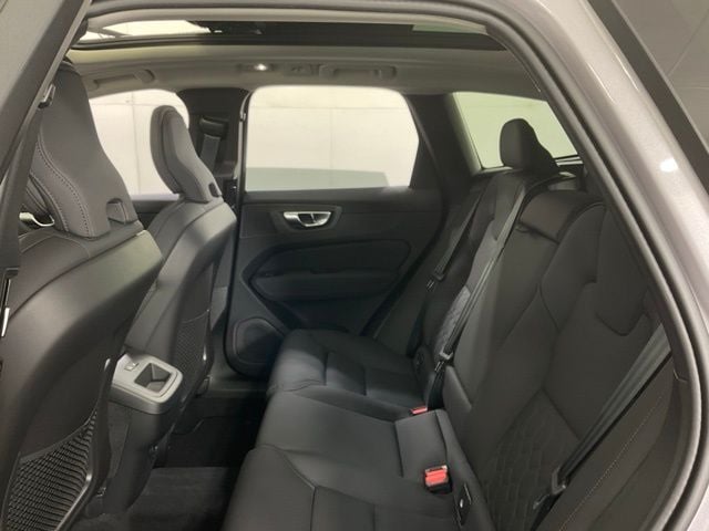 2026 Volvo XC60 Plus - Photo 34