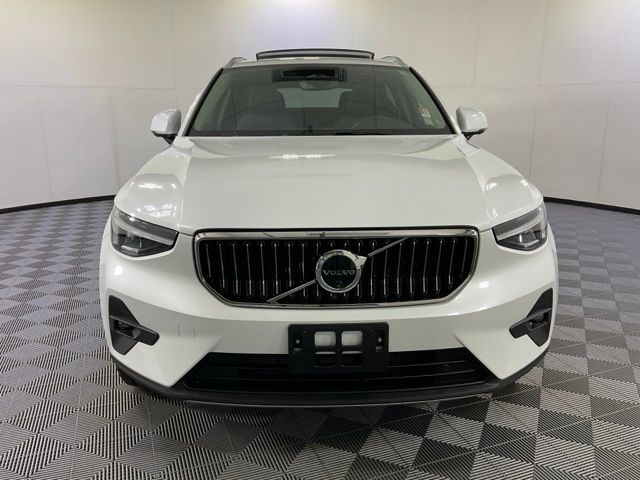 2024 Volvo XC40 Plus photo 2