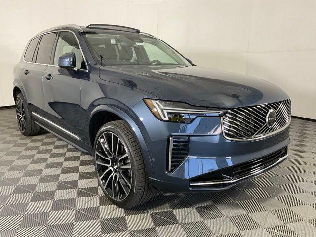 2025 Volvo XC90 B5 Plus photo 4