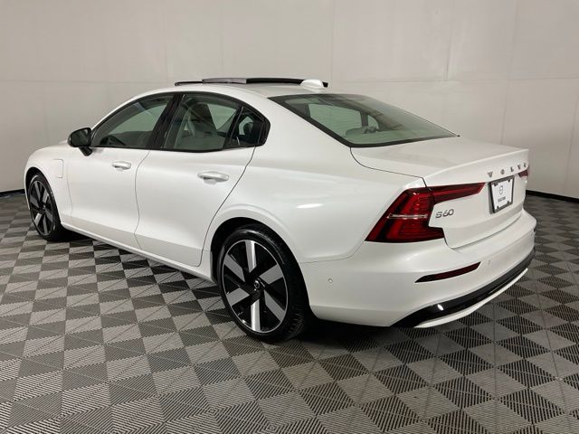 2024 Volvo S60 Recharge T8 Ultimate photo 5