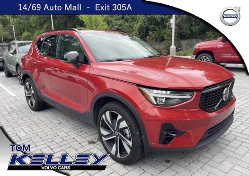Used 2025 Volvo XC40 B5 Ultra Dark Theme SUV