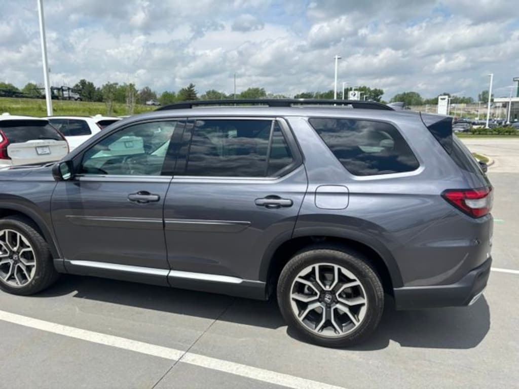 Used 2025 Honda Pilot Elite SUV