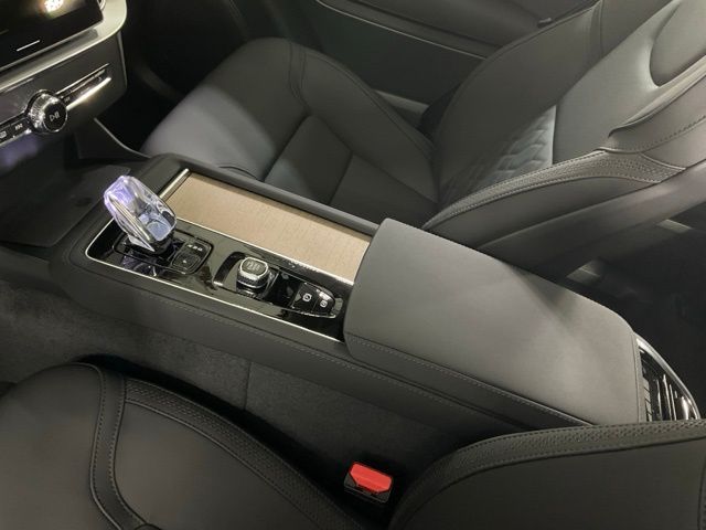 2026 Volvo XC90 Plus - Photo 17