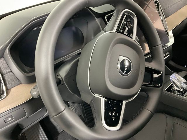 2026 Volvo XC90 Plus - Photo 24