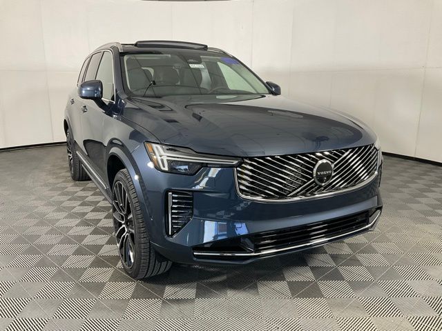 2026 Volvo XC90 Plus photo 3