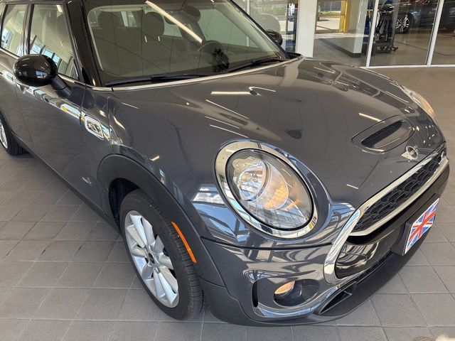 2017 Mini Clubman Base S ALL4 photo 2