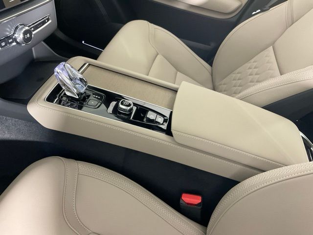 2026 Volvo XC90 Plus - Photo 17