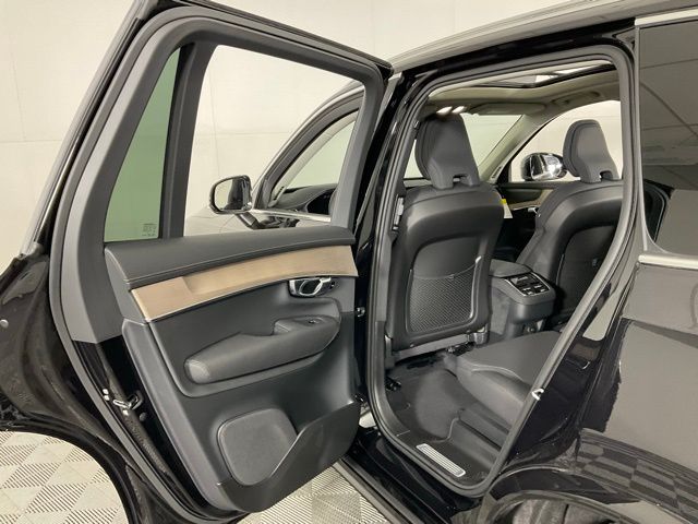 2026 Volvo XC90 Plus - Photo 32