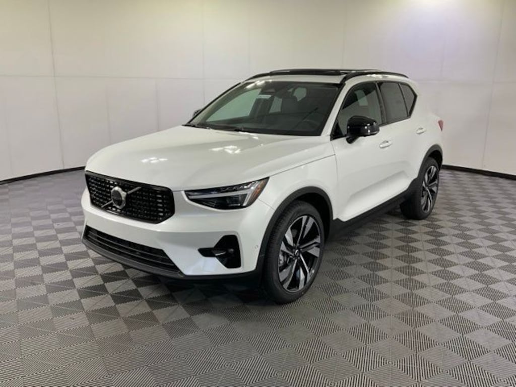 New 2026 Volvo XC40 B5 Ultra SUV