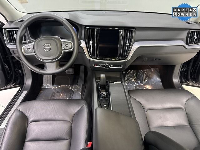 2025 Volvo S60 B5 Core photo 2