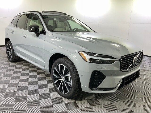 2025 Volvo XC60 B5 Plus photo 3