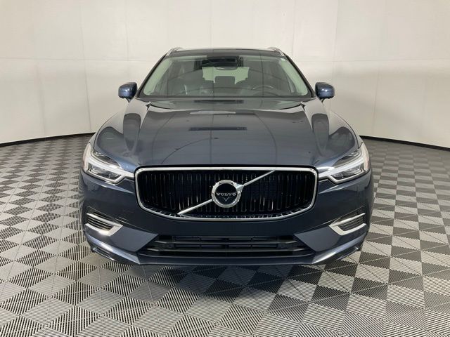 2019 Volvo XC60 Hybrid T8 Momentum photo 2