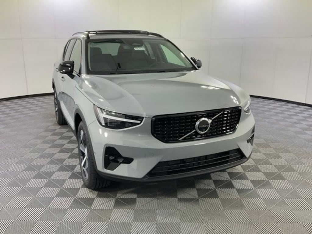 New 2026 Volvo XC40 B5 Plus SUV