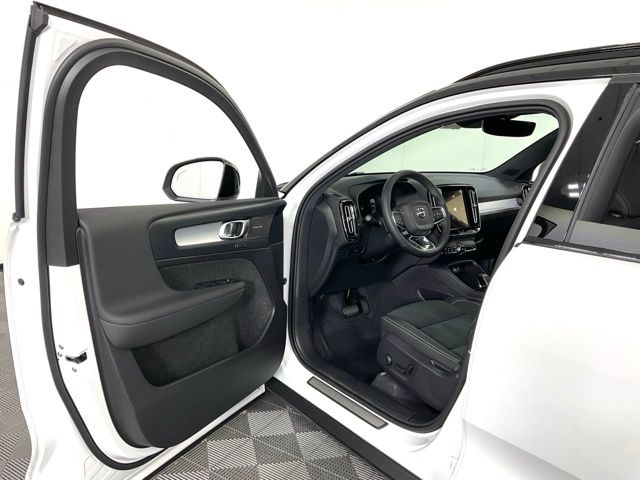 2026 Volvo XC40 Ultra Black Edition - Photo 27