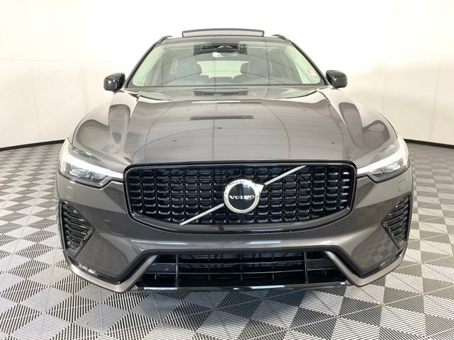 2024 Volvo XC60 B5 Core photo 3