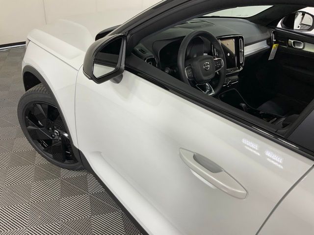 2026 Volvo XC40 Ultra Black Edition - Photo 38