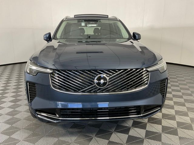 2025 Volvo XC90 B5 Plus photo 3