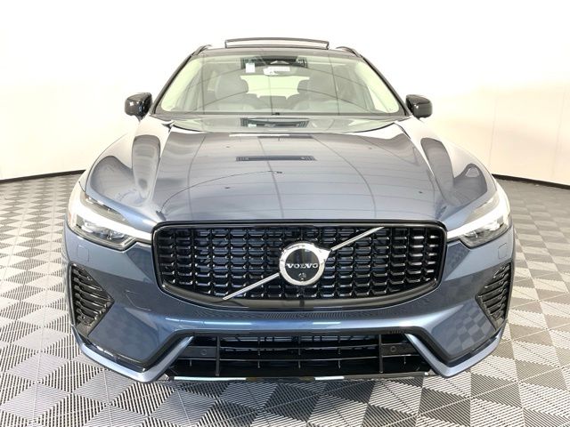 2025 Volvo XC60 B5 Plus photo 3
