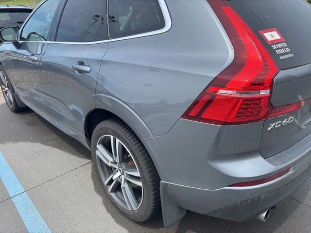 Used 2021 Volvo XC60 T5 Momentum SUV