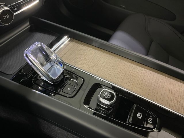 2026 Volvo XC60 Plus - Photo 22