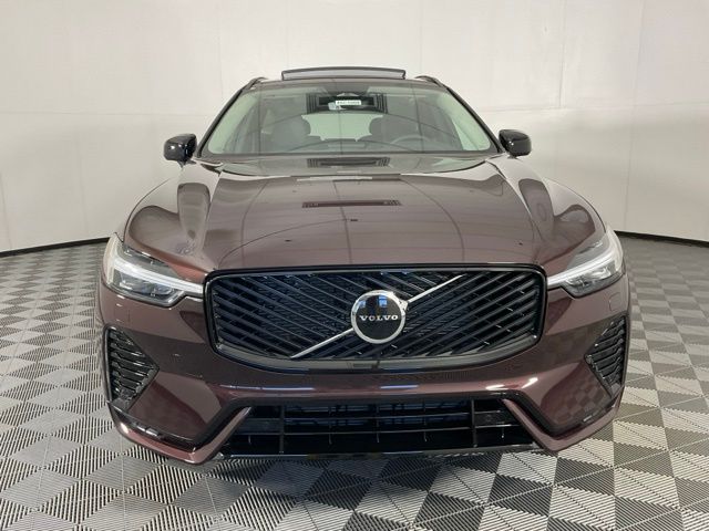 2026 Volvo XC60 B5 Core photo 2