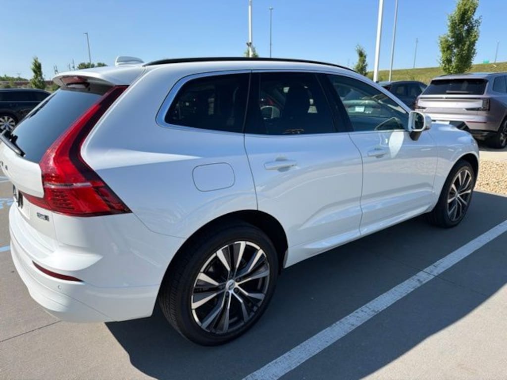 Used 2022 Volvo XC60 B5 AWD Momentum SUV