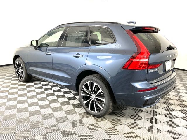 2025 Volvo XC60 B5 Plus photo 5