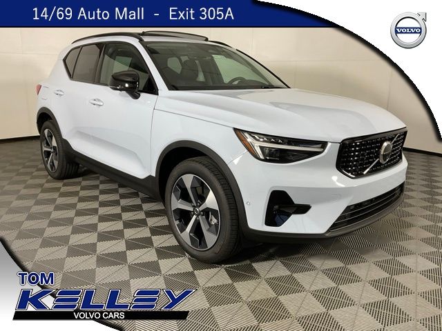 2026 Volvo XC40 B5 Plus Dark AWD's photo