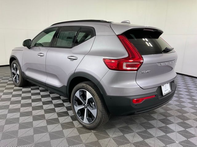 2026 Volvo XC40 Plus photo 3