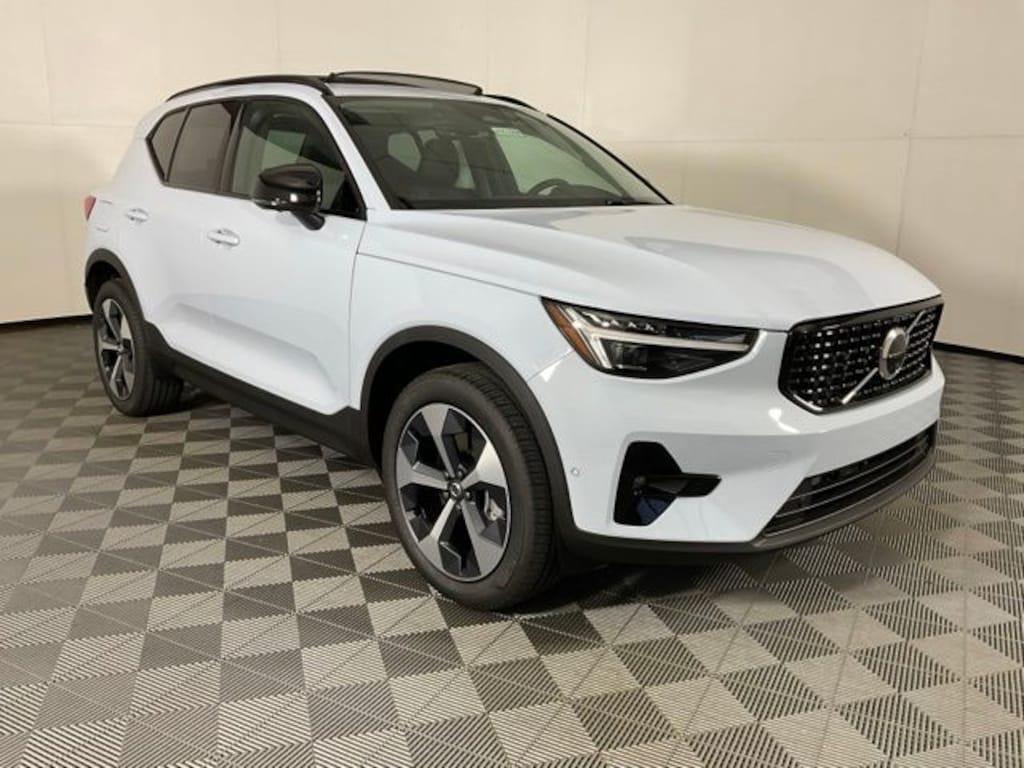 Used 2026 Volvo XC40 B5 Plus SUV