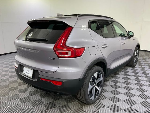 2026 Volvo XC40 Plus - Photo 9