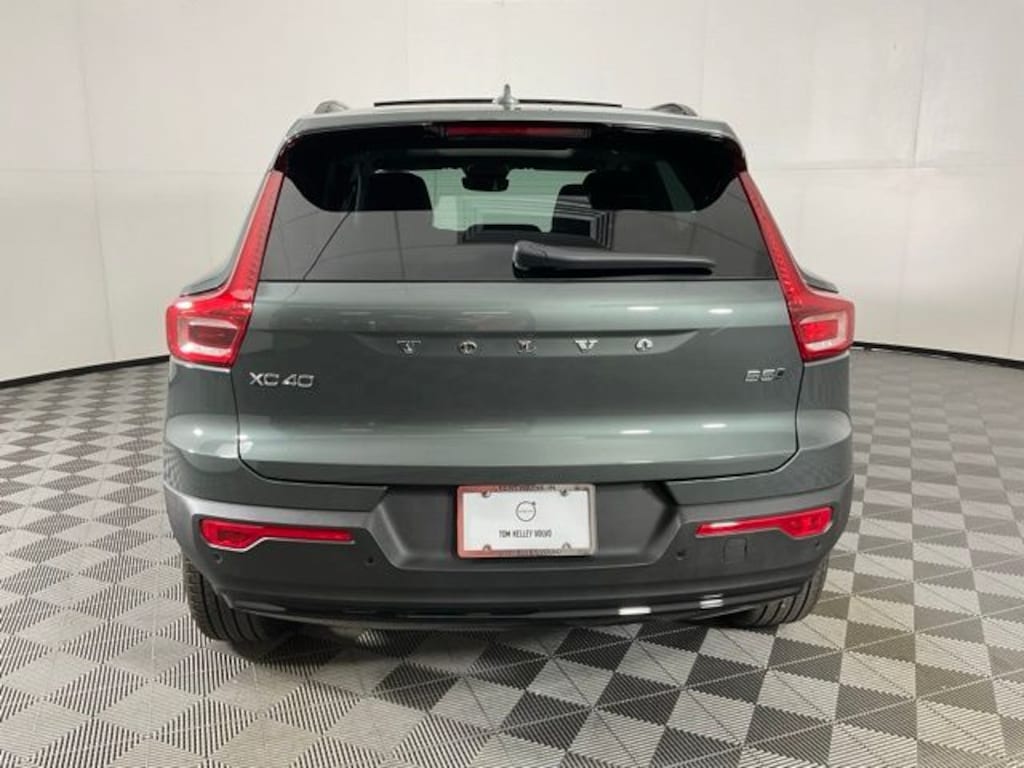 New 2026 Volvo XC40 B5 Ultra SUV