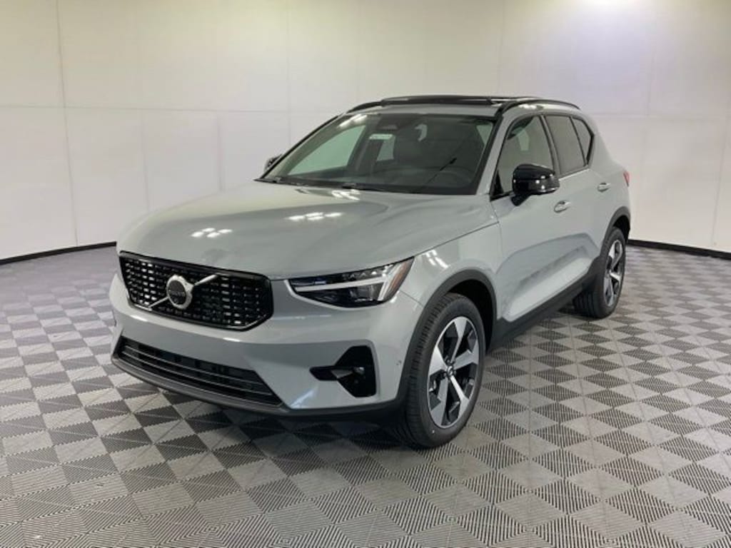 New 2026 Volvo XC40 B5 Plus SUV