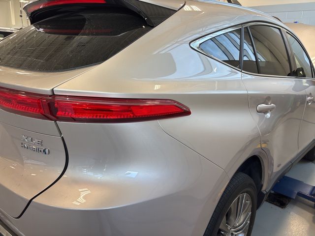 2022 Toyota Venza XLE photo 3