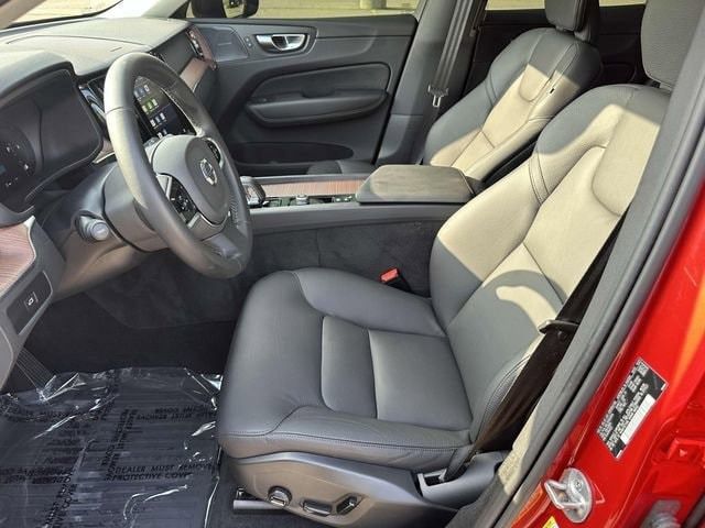 2024 Volvo XC60 B5 Plus photo 4