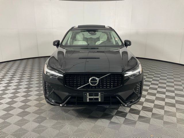 2024 Volvo XC60 B5 Plus photo 2