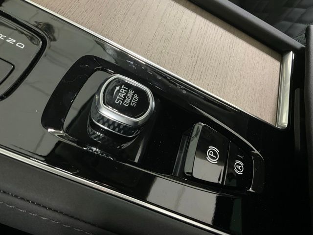 2026 Volvo XC90 Plus - Photo 23