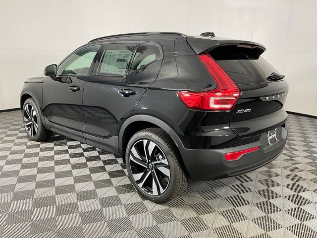 2025 Volvo XC40 Plus photo 4