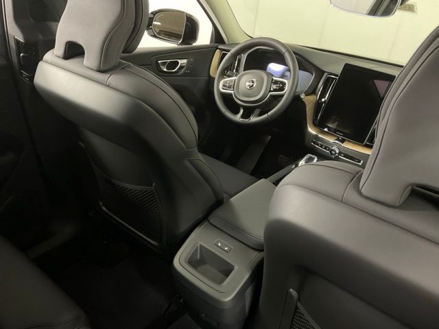 2026 Volvo XC60 Plus - Photo 32