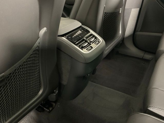 2026 Volvo XC90 Plus - Photo 18